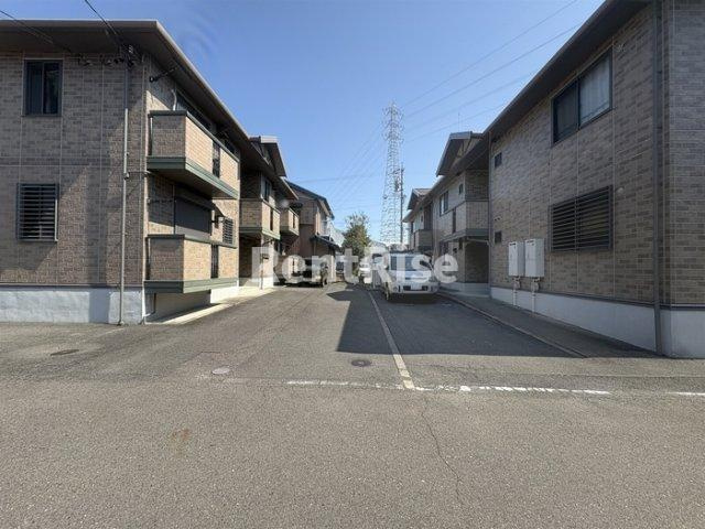 エレガンス シンワ Ｂの駐車場