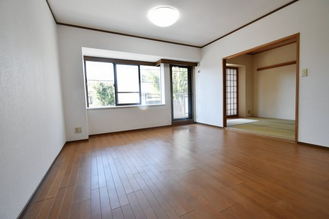 ドルチェ甲子園の居間・リビング