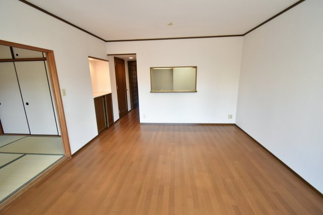 ドルチェ甲子園の居間・リビング