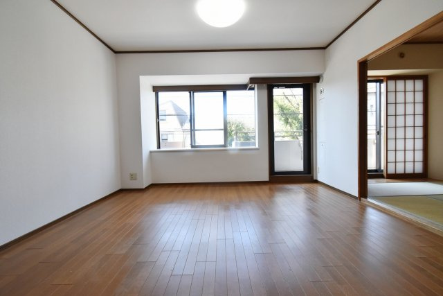 ドルチェ甲子園の居間・リビング