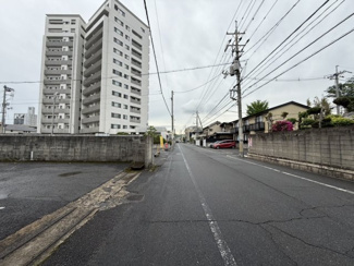 【前面道路含む現地写真】