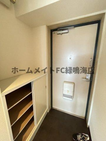 サルテールモリの玄関