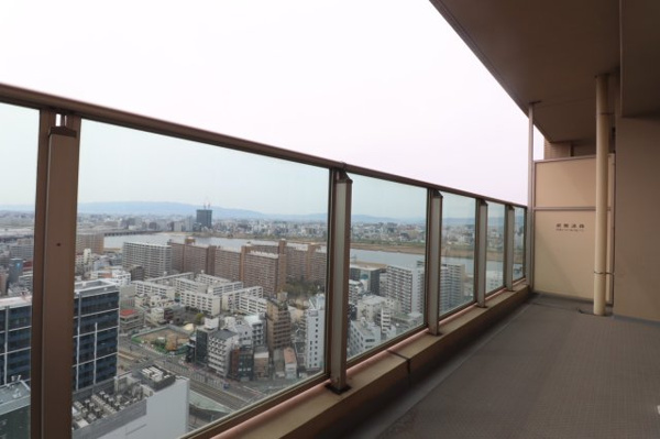 【バルコニー】 | 【バルコニー】約22.44平米の広々としたバルコニー！通風良好です◎