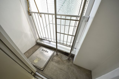 【バルコニー】 | ヨシオカビル