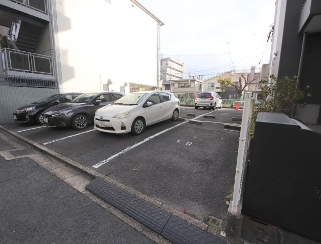 ミユキシティーマンションの駐車場