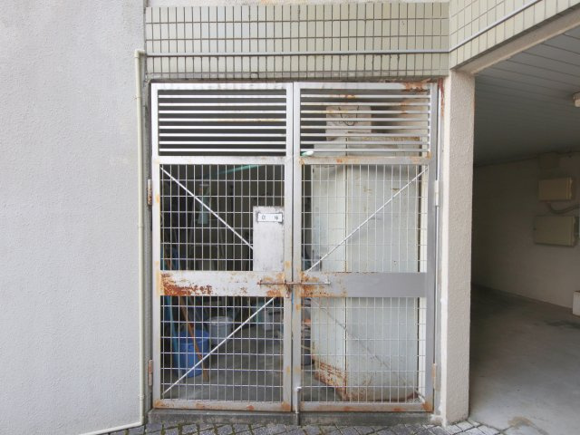 ウィンライフあやめ池のエントランス