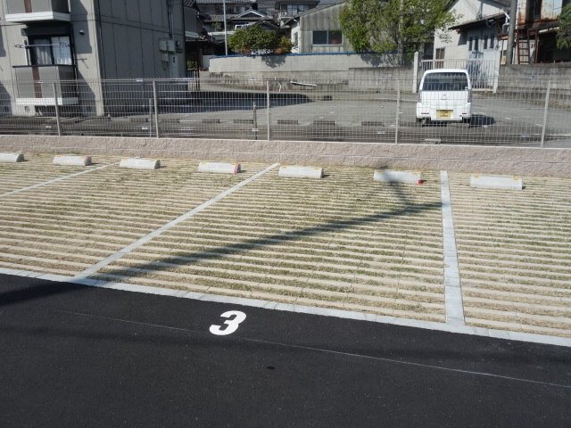 カーサ・フェリーチェ平田の駐車場