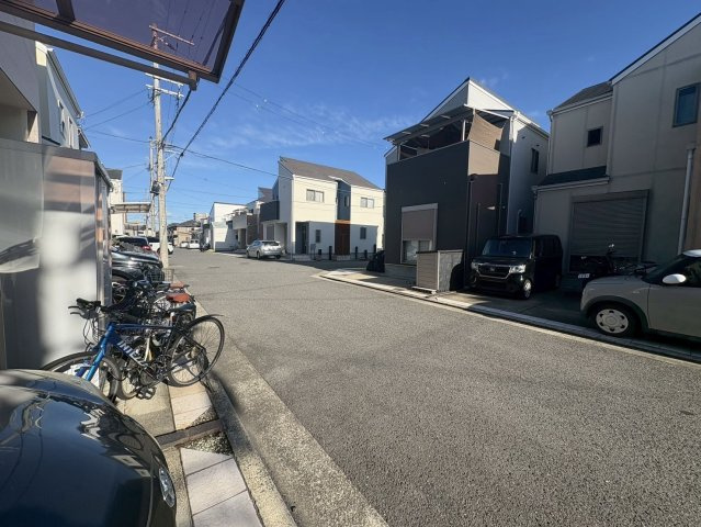 日置荘原寺町　戸建の前面道路含む現地写真