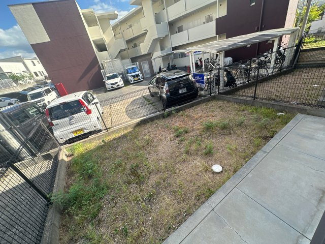 パークハイム壱番館　Ｅ棟の庭