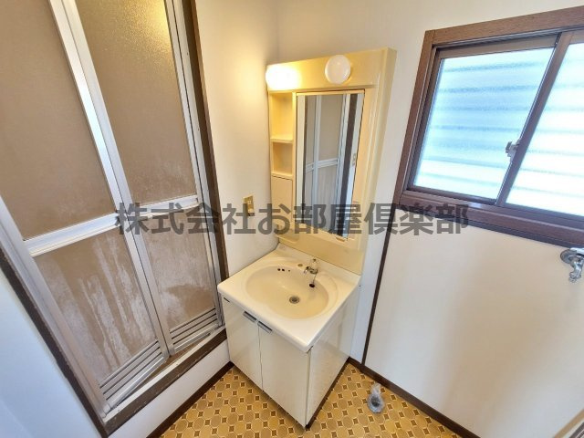 グリーンパーク国分 Bの独立洗面台|洗面所にも小窓つき‼ゆとりのある空間が最高！