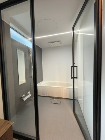 ミサワホーム施工のガレージ付平家住宅の浴室