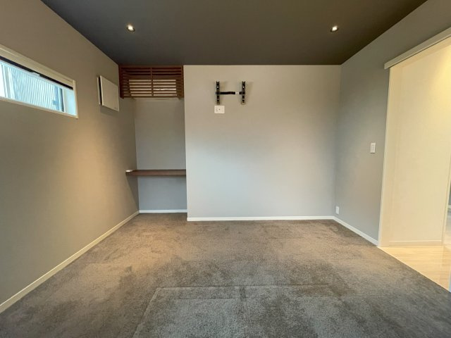 ミサワホーム施工のガレージ付平家住宅の寝室