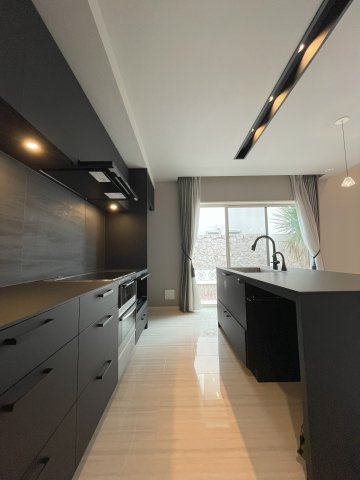 ミサワホーム施工のガレージ付平家住宅のキッチン