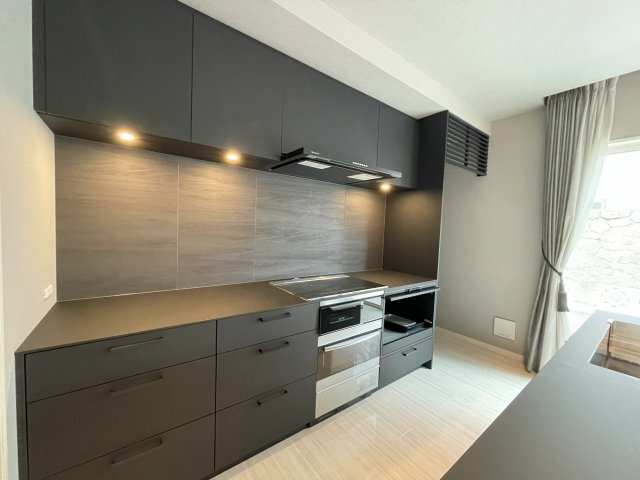 ミサワホーム施工のガレージ付平家住宅のキッチン