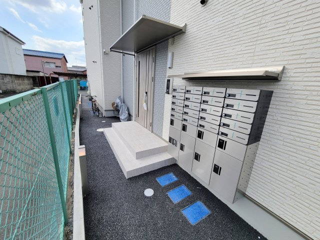 クレアール東岡町のエントランス