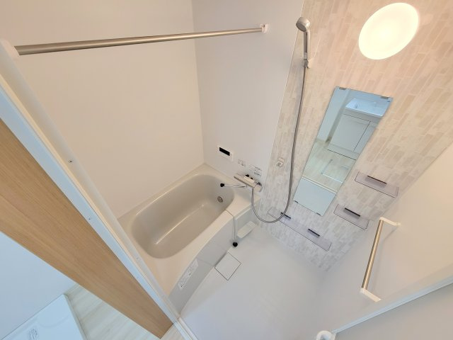 クレアール東岡町の浴室