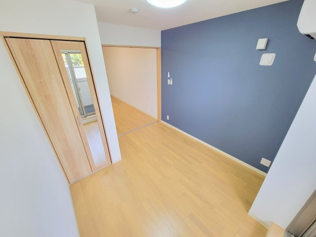 クレアール東岡町の洋室