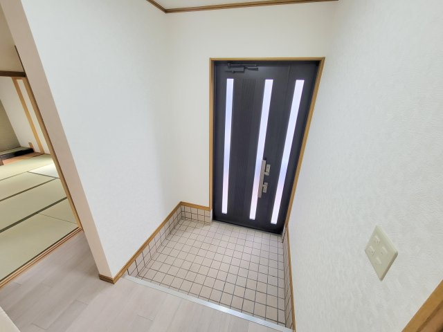 大和郡山市矢田町戸建の玄関