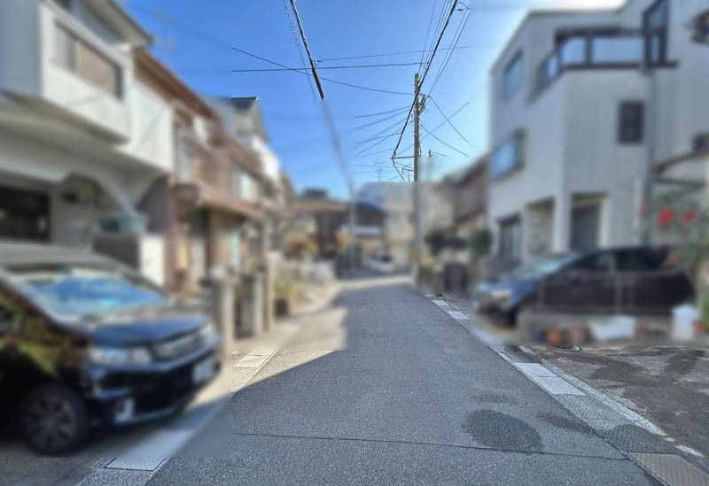 【中古戸建】長岡京市緑が丘「長岡京」3LDKの前面道路含む現地写真