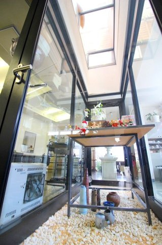 安来町鉄骨造３階建建店舗付住宅のその他|透明な天井の光が1階の店舗まで入る設計になります♪
