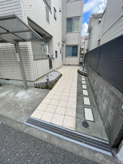 Fleurのエントランス|エントランス
