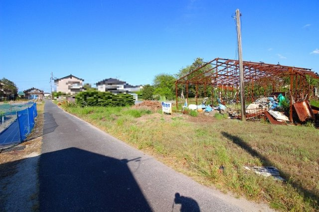 米子市彦名町古家付土地の前面道路含む現地写真|前面道路幅員約2.4ｍ（42条2項）になります。