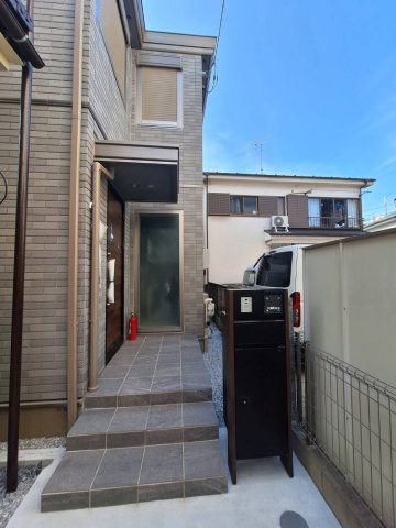 レトア大東町戸建のエントランス