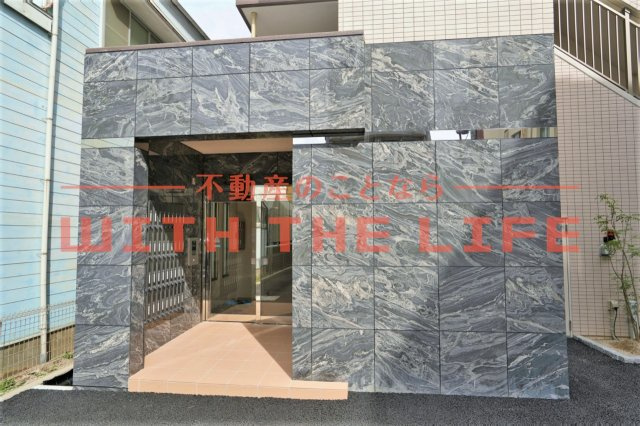 Tiara（ティアラ）本町【キャッシュバック対象物件】のエントランス|落ち着いたエントランスです