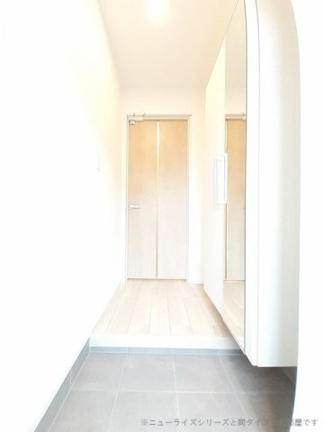 【玄関】 | メゾン　リヴィエール　Ⅶ | ゆったりとした玄関です