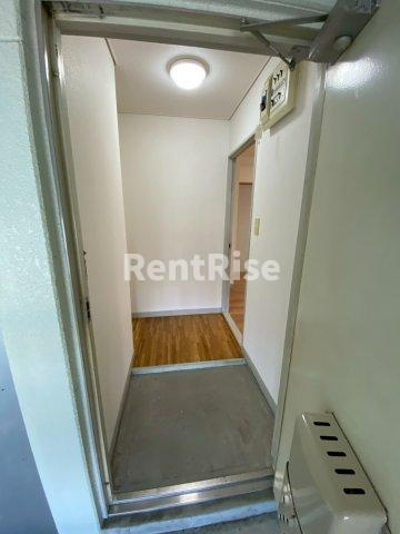 パークサイド三ツ井の玄関