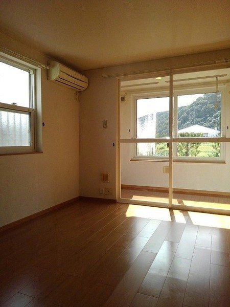 リヴァーサイド意宇４の居間・リビング