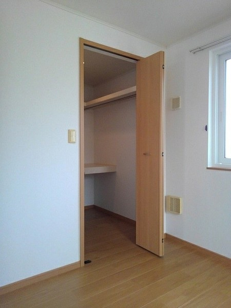 リヴァーサイド意宇４の収納