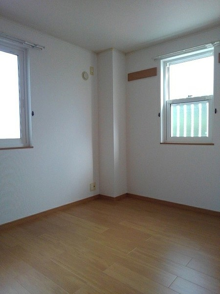 リヴァーサイド意宇４の洋室