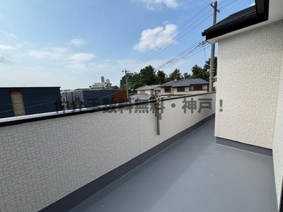 【バルコニー】 | 神戸市垂水区神陵台７丁目　新築戸建1号地　仲介手数料無料！ | 暖かな日差しのふりそそぐバルコニー