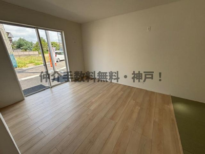 【居間・リビング】 | 明石市北王子町　新築戸建9号棟　仲介手数料無料！ | ゆったりとしたリビングです