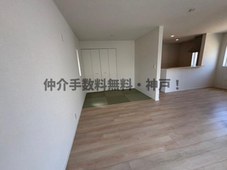 【居間・リビング】 | 明石市北王子町　新築戸建9号棟　仲介手数料無料！ | ゆったりとしたリビングです