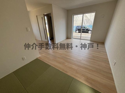 【居間・リビング】 | 明石市北王子町　新築戸建9号棟　仲介手数料無料！ | ゆったりとしたリビングです