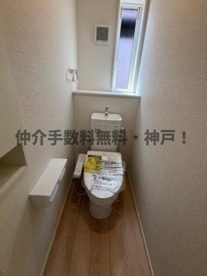 【トイレ】 | 明石市北王子町　新築戸建9号棟　仲介手数料無料！ | シンプルで使いやすいトイレです