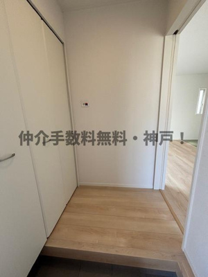 【玄関】 | 明石市北王子町　新築戸建9号棟　仲介手数料無料！ | ゆったりとした玄関です