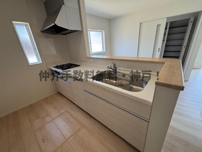 【キッチン】 | 明石市北王子町　新築戸建9号棟　仲介手数料無料！ | キッチンでお料理をお楽しみください