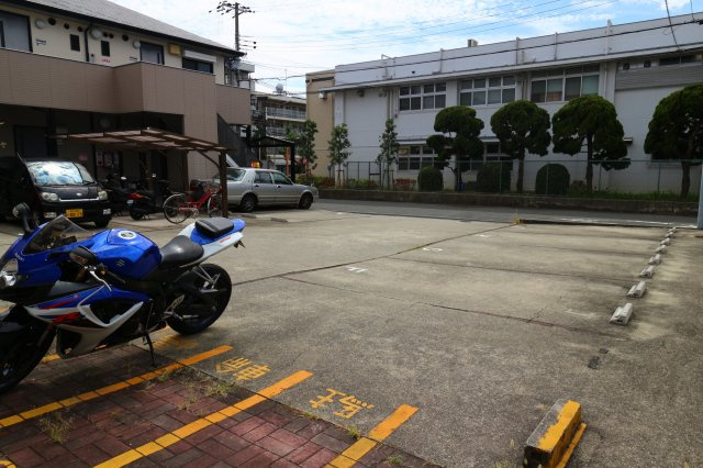ハイツみのるの駐車場