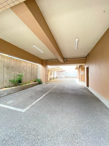 カーサ王塚台の駐車場