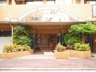 【エントランス】 | モダンなデザインのエントランス。