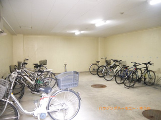 【その他共用部分】 | 建物内に、便利な駐輪場が有ります。