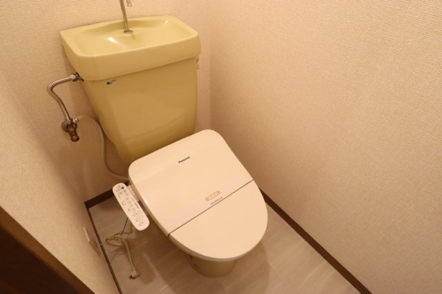 ビュークレストのトイレ|コンパクトなキッチンで掃除もラクラク