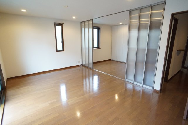 アヴェニール仁川Ⅰの居間・リビング