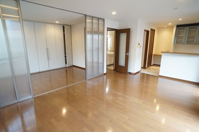 アヴェニール仁川Ⅰの居間・リビング