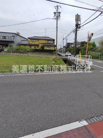 ６５２９５　瑞穂市稲里土地の前面道路含む現地写真