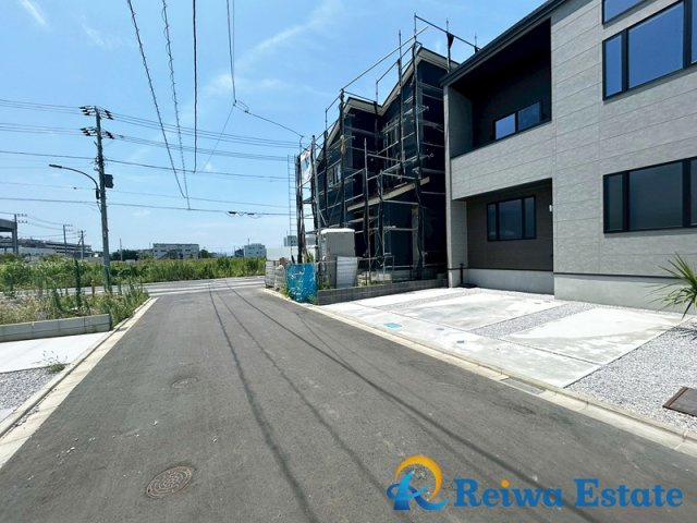 新築戸建　高座郡寒川町田端の前面道路含む現地写真