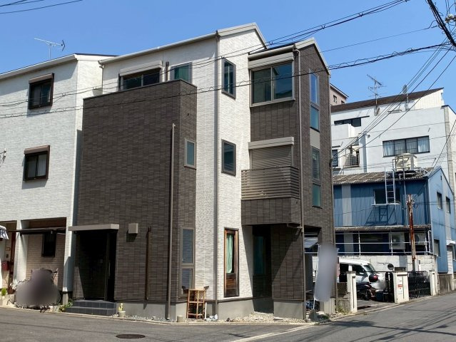 西院清水町の外観|南東角地向き♪前道幅員６ｍ×８ｍで、開放感たっぷり！